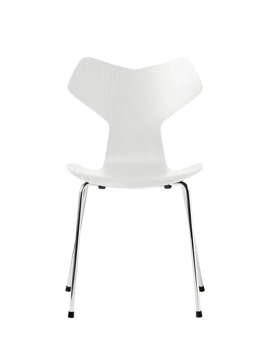 Fritz Hansen 3130 Grand Prix stol i farvet ask af Arne Jacobsen