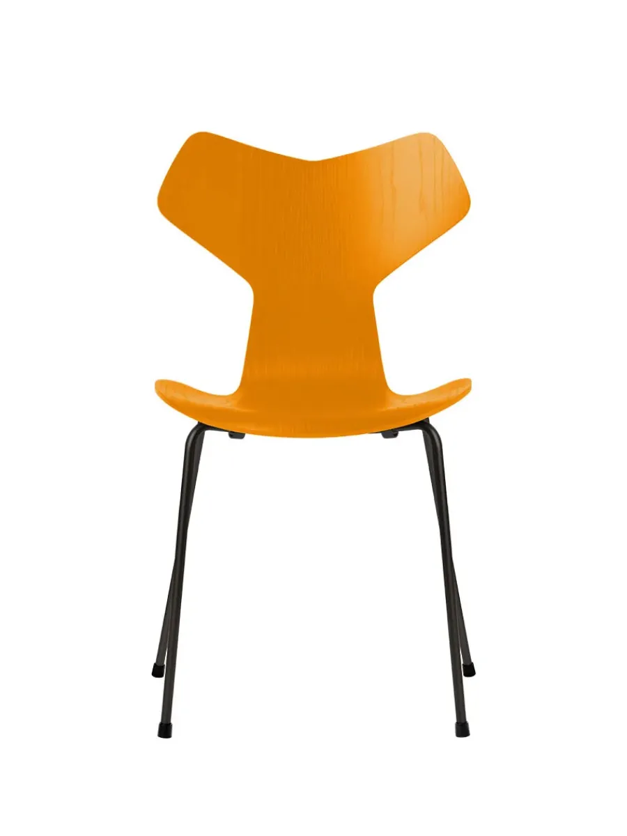 Fritz Hansen 3130 Grand Prix stol i farvet ask af Arne Jacobsen