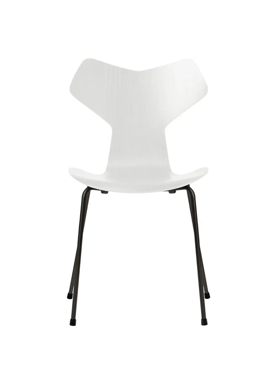 Fritz Hansen 3130 Grand Prix stol i farvet ask af Arne Jacobsen