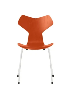 Fritz Hansen 3130 Grand Prix stol i farvet ask af Arne Jacobsen