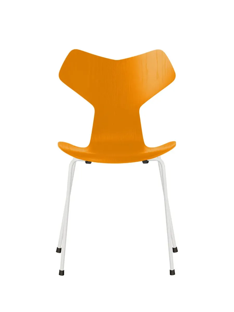Fritz Hansen 3130 Grand Prix stol i farvet ask af Arne Jacobsen