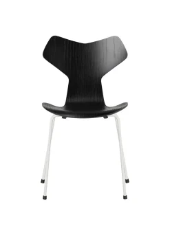 Fritz Hansen 3130 Grand Prix stol i farvet ask af Arne Jacobsen