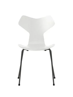 Fritz Hansen 3130 Grand Prix stol i farvet ask af Arne Jacobsen