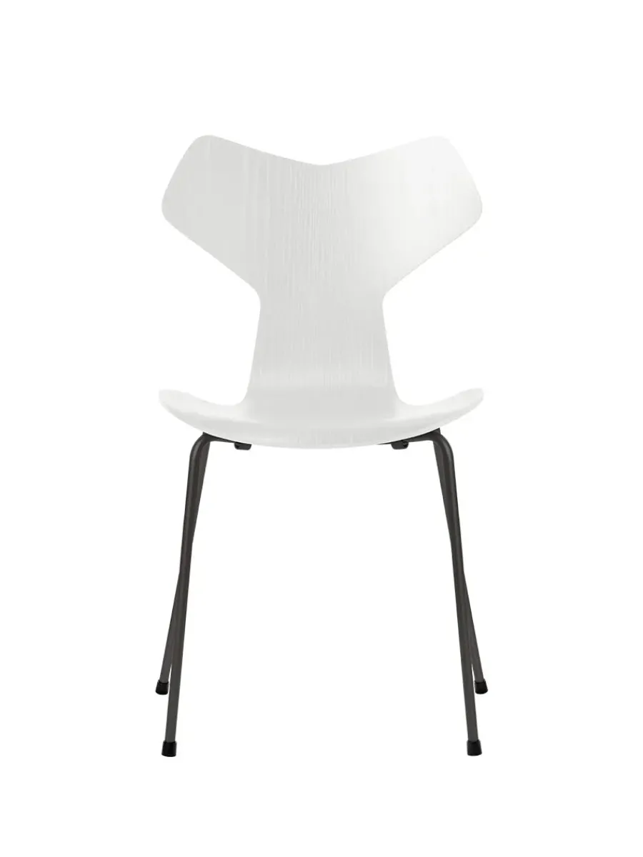 Fritz Hansen 3130 Grand Prix stol i farvet ask af Arne Jacobsen