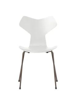 Fritz Hansen 3130 Grand Prix stol i farvet ask af Arne Jacobsen