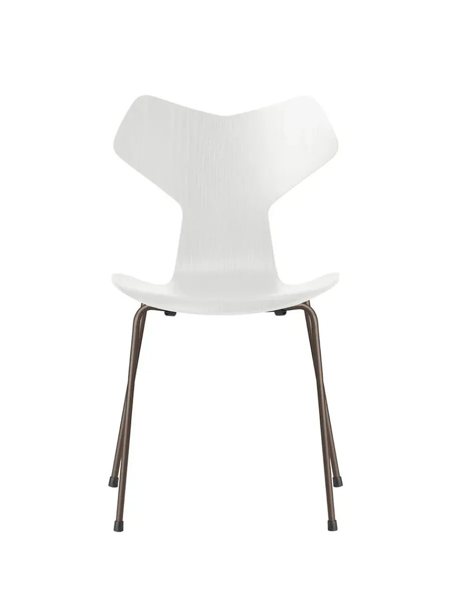 Fritz Hansen 3130 Grand Prix stol i farvet ask af Arne Jacobsen