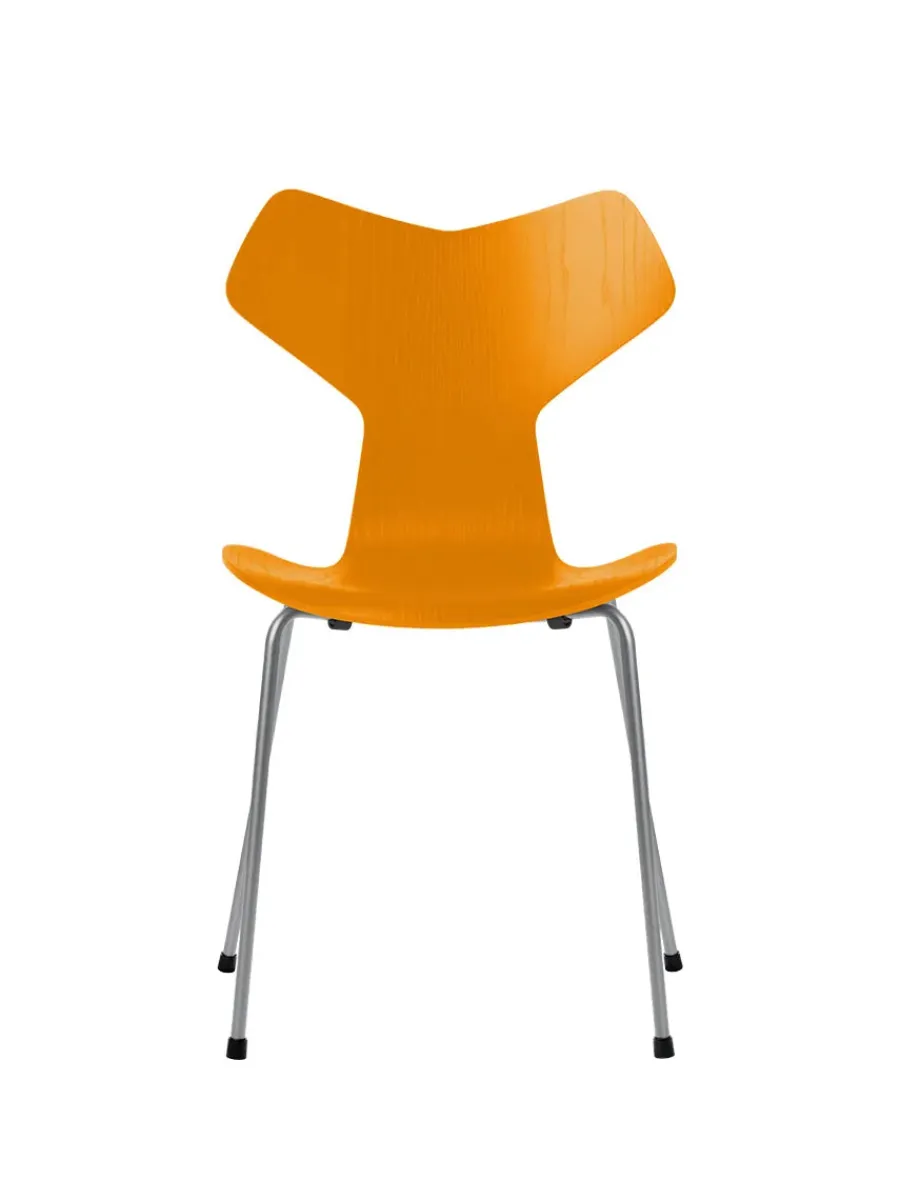 Fritz Hansen 3130 Grand Prix stol i farvet ask af Arne Jacobsen