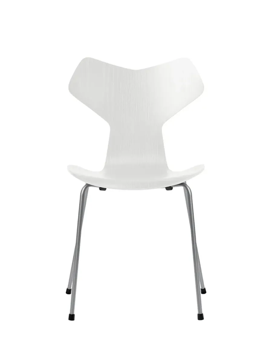 Fritz Hansen 3130 Grand Prix stol i farvet ask af Arne Jacobsen