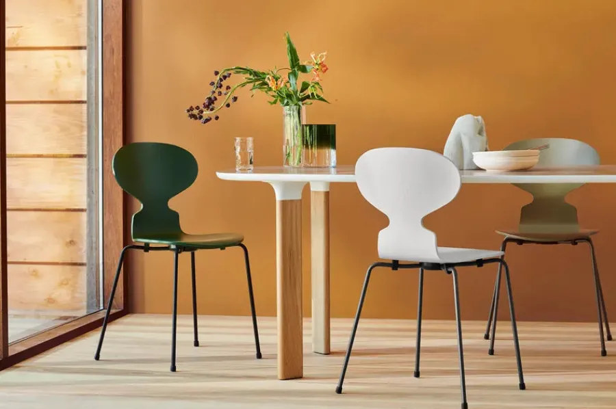 Fritz Hansen 3101 Myren Stol i farvet ask af Arne Jacobsen Discount