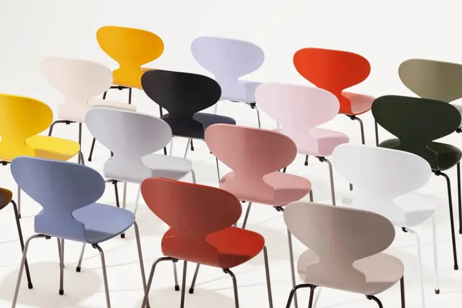 Fritz Hansen 3101 Myren Stol i farvet ask af Arne Jacobsen Discount