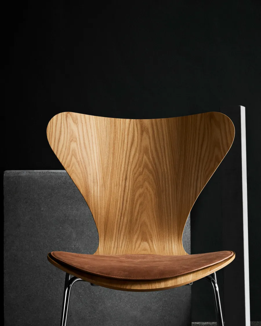 Fritz Hansen 3107 Serie 7 Stol, naturfiner af Arne Jacobsen Hot