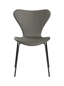 Fritz Hansen 3107 stol, fuldpolstret Essential læder lava/krom stel af Arne Jacobsen Best