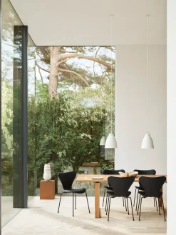Fritz Hansen 3107 Stol, fuldpolstret Essential læder valnød/brown bronze stel af Arne Jacobsen Sale