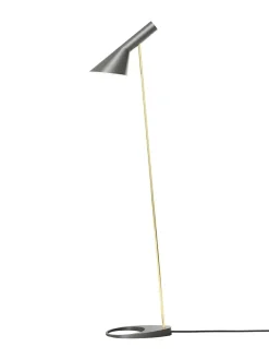 Louis Poulsen AJ Floor Lamp, black/brass af Arne Jacobsen Clearance