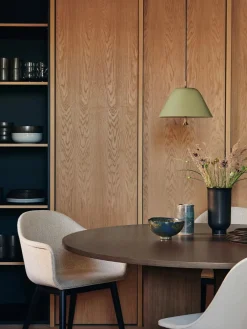 Audo Copenhagen Androgyne Dining Table Ø120 dark stained oak fra Best