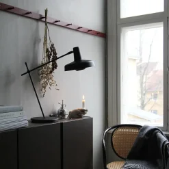 Grupa Arigato kort bordlampe fra New