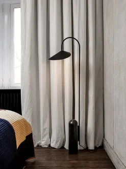 Ferm Living Arum Gulvlampe fra