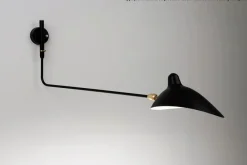 Editions Serge Mouille Big Wall Lamp w/1 Rotating Straight Arm af Serge Mouille New