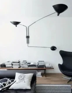 Editions Serge Mouille Big Wall Lamp w/3 Rotating Straight Arms af Serge Mouille Hot