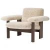 Audo Copenhagen Brasilia Lounge Chair, low back, sheepskin fra New