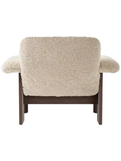 Audo Copenhagen Brasilia Lounge Chair, low back, sheepskin fra New