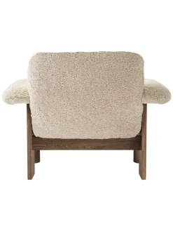Audo Copenhagen Brasilia Lounge Chair, low back, sheepskin fra New