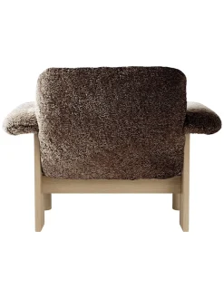 Audo Copenhagen Brasilia Lounge Chair, low back, sheepskin fra New