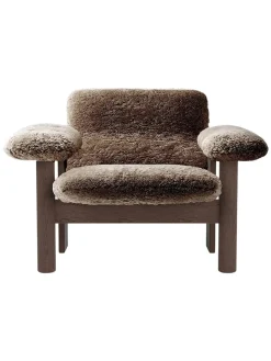 Audo Copenhagen Brasilia Lounge Chair, low back, sheepskin fra New