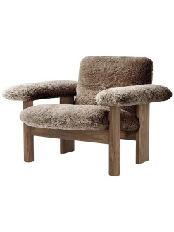 Audo Copenhagen Brasilia Lounge Chair, low back, sheepskin fra New