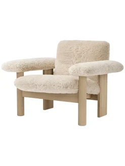 Audo Copenhagen Brasilia Lounge Chair, low back, sheepskin fra New