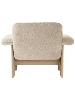 Audo Copenhagen Brasilia Lounge Chair, low back, sheepskin fra New