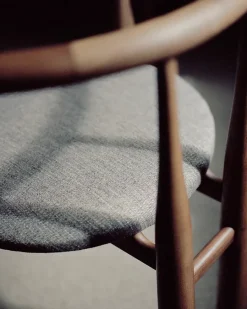 New Works Bukowski Chair, valnød fra New