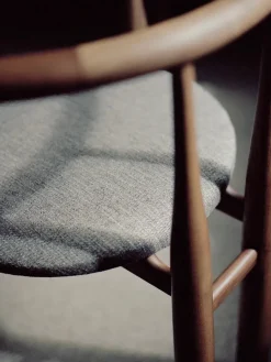 New Works Bukowski Chair, valnød fra New