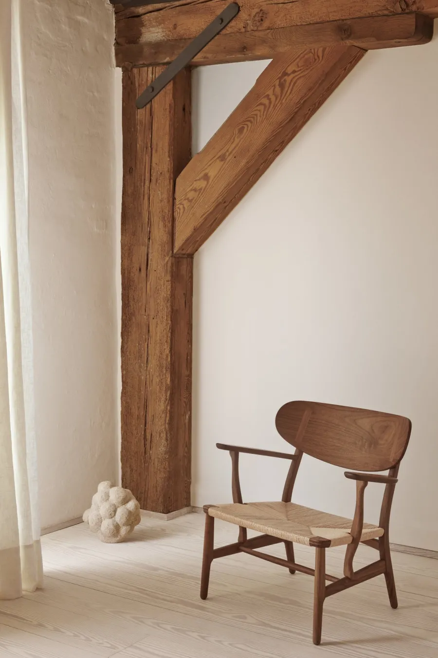 Carl Hansen & Søn CH22 Loungestol af Hans J. Wegner