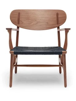 Carl Hansen & Søn CH22 Loungestol af Hans J. Wegner