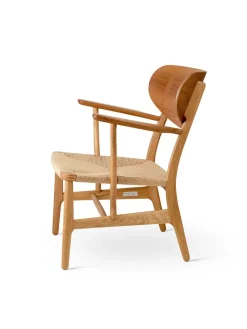 Carl Hansen & Søn CH22 Loungestol af Hans J. Wegner