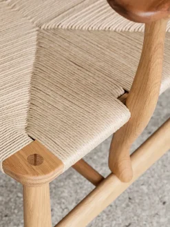 Carl Hansen & Søn CH22 Loungestol af Hans J. Wegner
