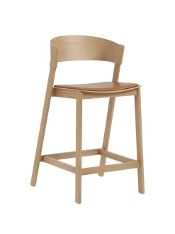 Muuto Cover Counter Stool, oak w. cognac leather fra Clearance