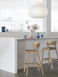 Muuto Cover Counter Stool, oak w. cognac leather fra Clearance