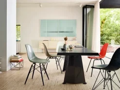 Vitra Eames Fiberglass Chair DSX, sortlakeret fra New