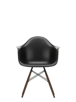 Vitra Eames Plastic Armchair DAW, mørkbejdset ahorntræ fra Clearance