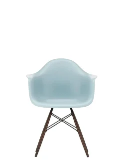 Vitra Eames Plastic Armchair DAW, mørkbejdset ahorntræ fra Clearance