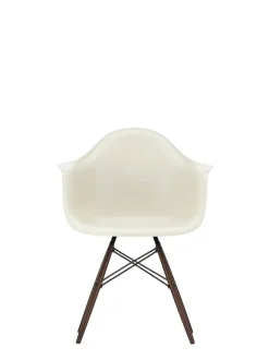 Vitra Eames Plastic Armchair DAW, mørkbejdset ahorntræ fra Clearance