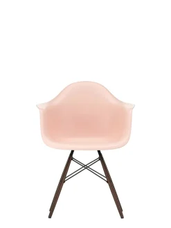 Vitra Eames Plastic Armchair DAW, mørkbejdset ahorntræ fra Clearance