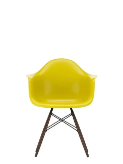 Vitra Eames Plastic Armchair DAW, mørkbejdset ahorntræ fra Clearance