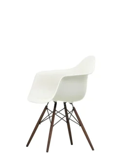 Vitra Eames Plastic Armchair DAW, mørkbejdset ahorntræ fra Clearance