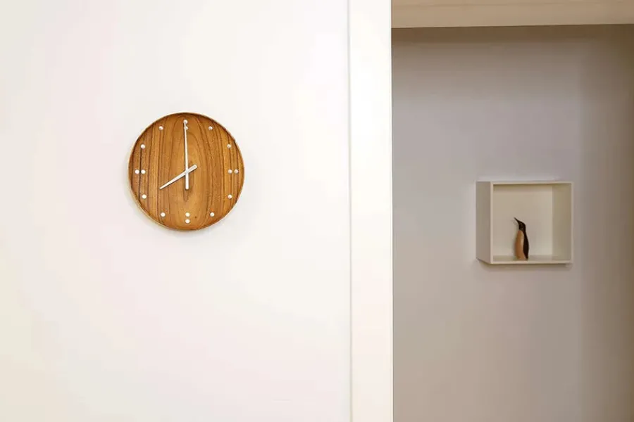 Architectmade FJ Clock af Finn Juhl
