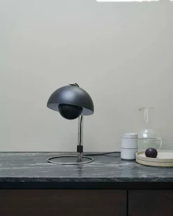 &Tradition Flowerpot VP4 bordlampe af Verner Panton Hot