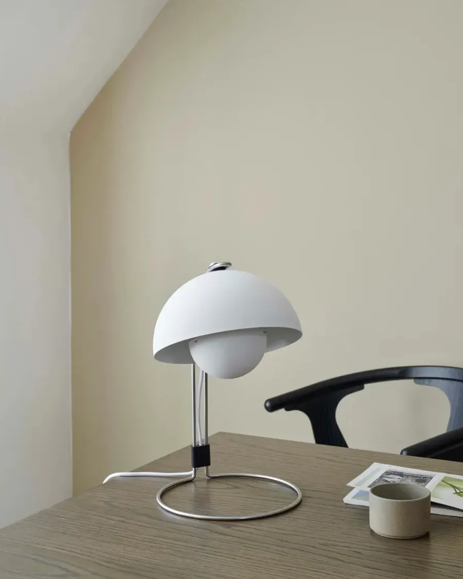 &Tradition Flowerpot VP4 bordlampe af Verner Panton Hot