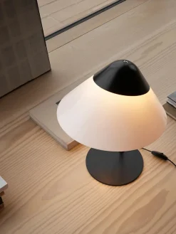 Carl Hansen & Søn HJW02 Opala Bordlampe af Hans J. Wegner Sale